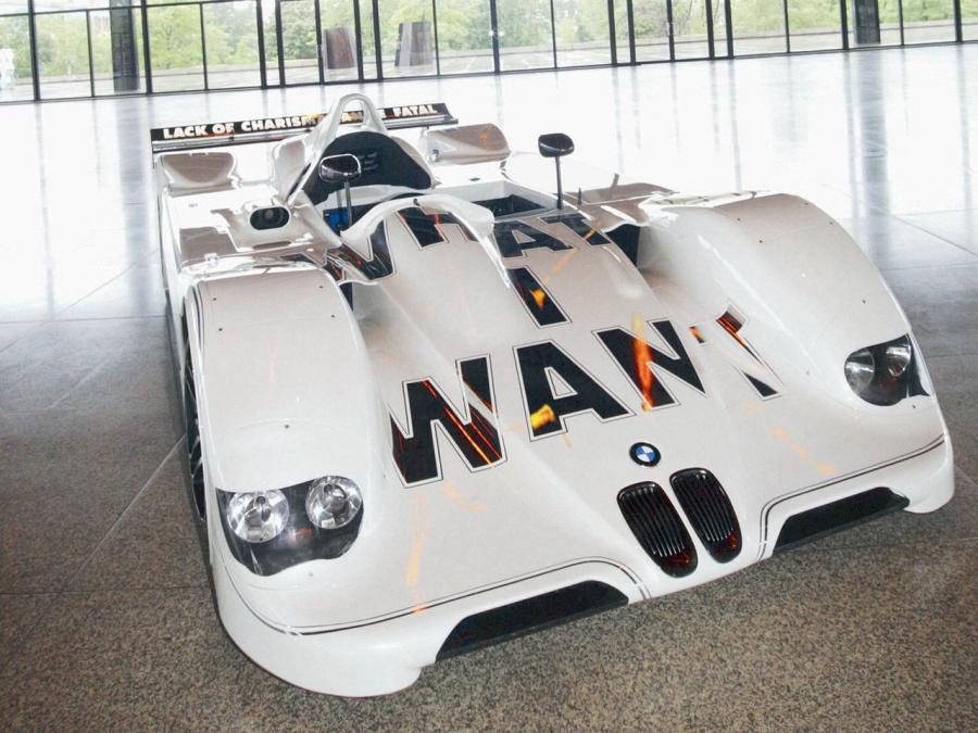  BMW V12 LMR Art Car by Jenny Holzer 1999 года  (фото 9 из 27)